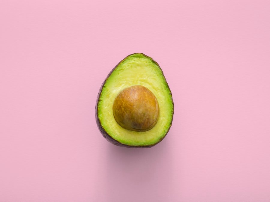 Grasas saludables en keto: aguacate, aceite de oliva y frutos secos